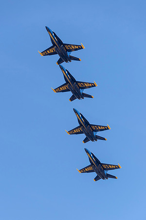Blue Angels Inline overhead pass