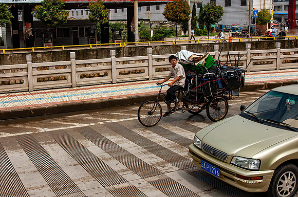 Kuming tricycle load