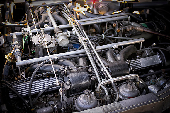 Jag V12 engine