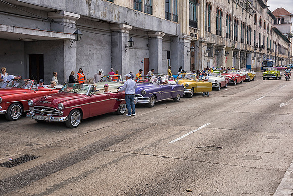 Convertable taxi stand, Havana