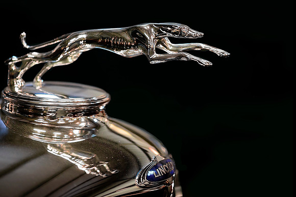 1933 Lincon Hood Ornament