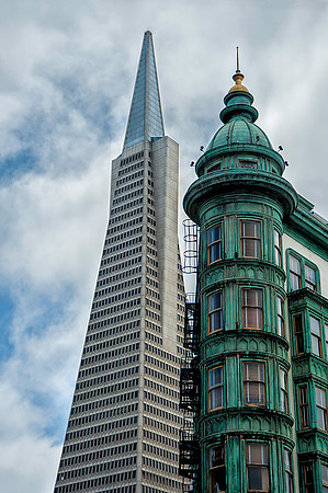 Sentinal Flat Iron next to the Transamerica Building