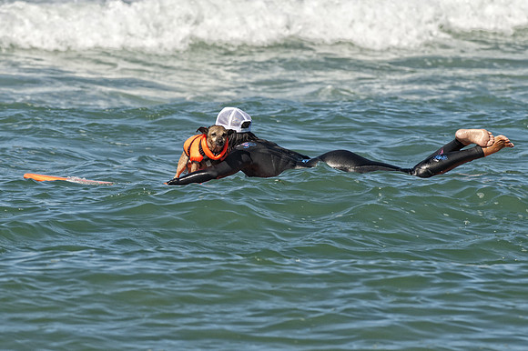 Need help paddlig out to catch a wave