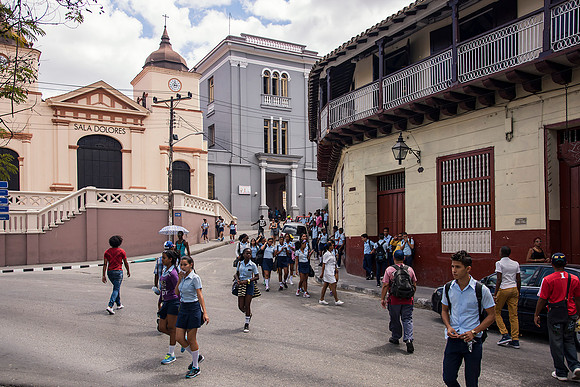 Sala Dolores High School students