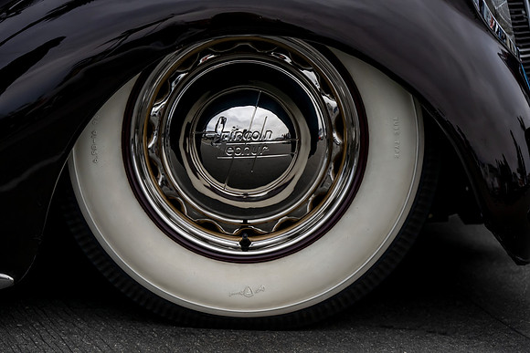 1937 Lincon Zepher Hubcap