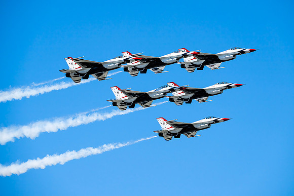 Thunderbirds in their 3-2-1 formation